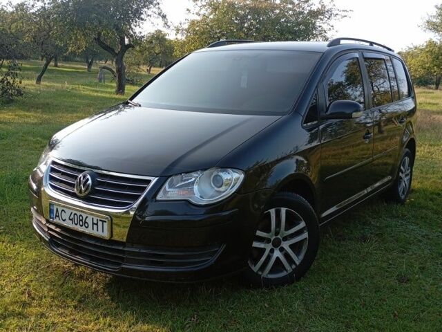 Черный Фольксваген Туран, объемом двигателя 1.9 л и пробегом 290 тыс. км за 7400 $, фото 1 на Automoto.ua