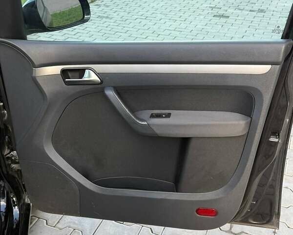 Чорний Фольксваген Туран, об'ємом двигуна 1.6 л та пробігом 178 тис. км за 7950 $, фото 28 на Automoto.ua