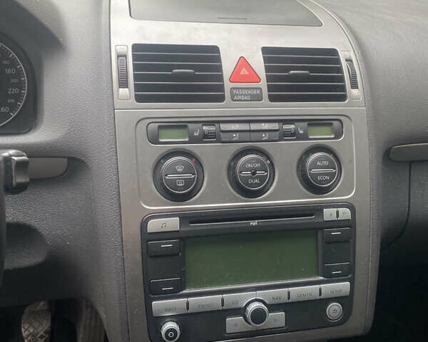 Чорний Фольксваген Туран, об'ємом двигуна 1.39 л та пробігом 187 тис. км за 6500 $, фото 18 на Automoto.ua