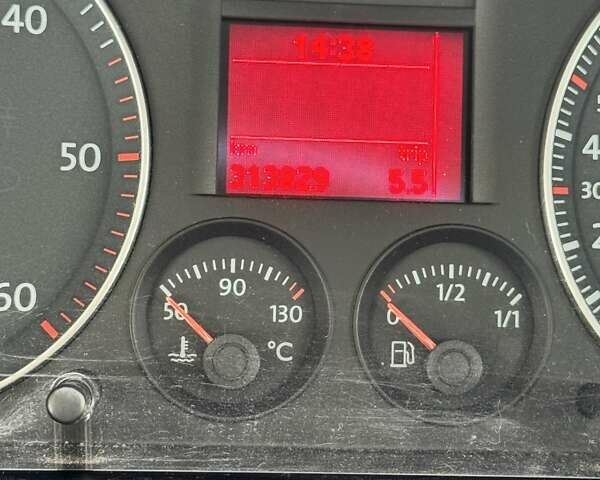 Чорний Фольксваген Туран, об'ємом двигуна 1.97 л та пробігом 313 тис. км за 7500 $, фото 16 на Automoto.ua