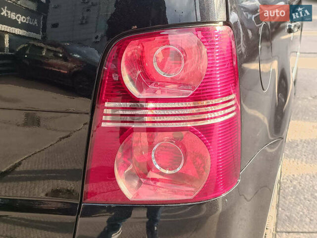 Черный Фольксваген Туран, объемом двигателя 2 л и пробегом 260 тыс. км за 9390 $, фото 10 на Automoto.ua