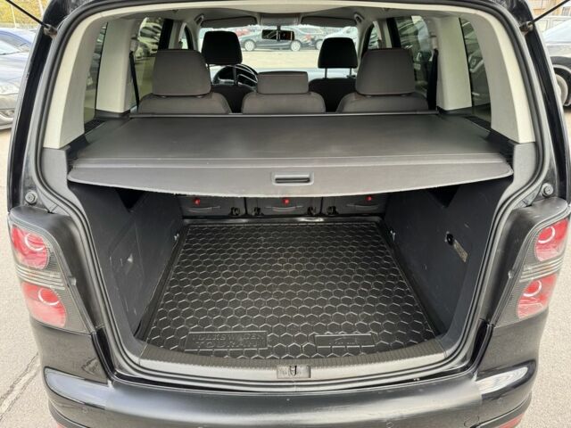 Черный Фольксваген Туран, объемом двигателя 1.9 л и пробегом 278 тыс. км за 7100 $, фото 23 на Automoto.ua