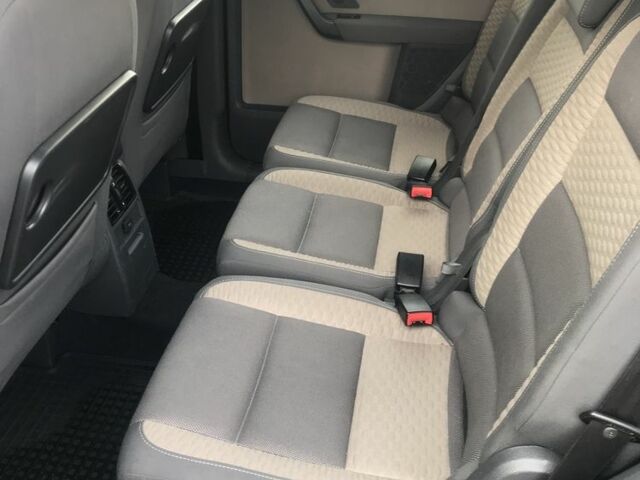 Черный Фольксваген Туран, объемом двигателя 1.4 л и пробегом 260 тыс. км за 6500 $, фото 10 на Automoto.ua