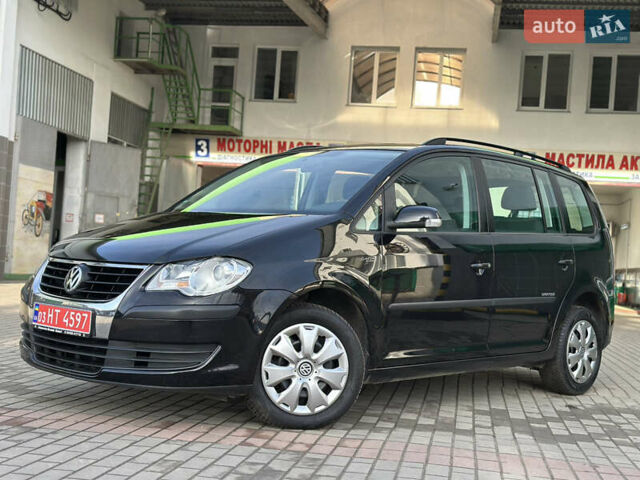 Черный Фольксваген Туран, объемом двигателя 1.6 л и пробегом 230 тыс. км за 7400 $, фото 4 на Automoto.ua