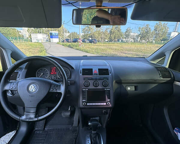 Черный Фольксваген Туран, объемом двигателя 1.39 л и пробегом 242 тыс. км за 7500 $, фото 7 на Automoto.ua