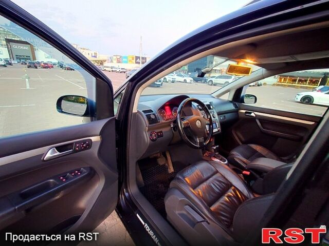 Чорний Фольксваген Туран, об'ємом двигуна 2 л та пробігом 240 тис. км за 7700 $, фото 11 на Automoto.ua