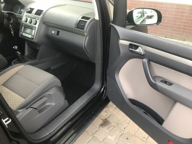 Черный Фольксваген Туран, объемом двигателя 1.4 л и пробегом 260 тыс. км за 6500 $, фото 7 на Automoto.ua