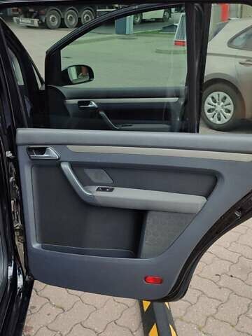 Черный Фольксваген Туран, объемом двигателя 1.97 л и пробегом 318 тыс. км за 6000 $, фото 18 на Automoto.ua