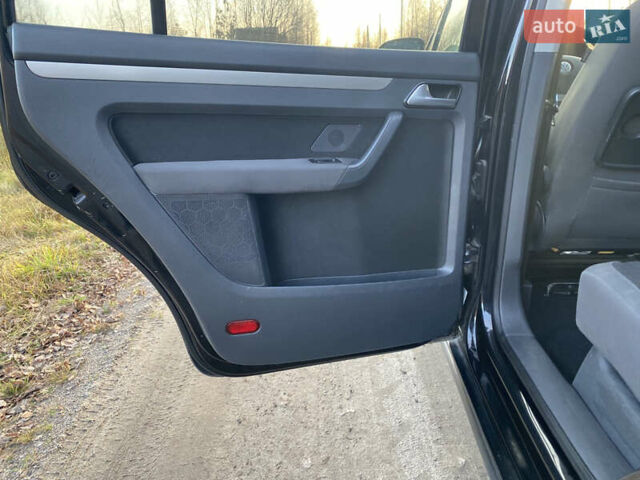 Черный Фольксваген Туран, объемом двигателя 1.9 л и пробегом 367 тыс. км за 3400 $, фото 8 на Automoto.ua