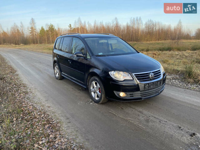 Черный Фольксваген Туран, объемом двигателя 1.9 л и пробегом 367 тыс. км за 3400 $, фото 1 на Automoto.ua