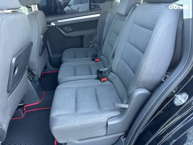 Черный Фольксваген Туран, объемом двигателя 2 л и пробегом 260 тыс. км за 7890 $, фото 22 на Automoto.ua