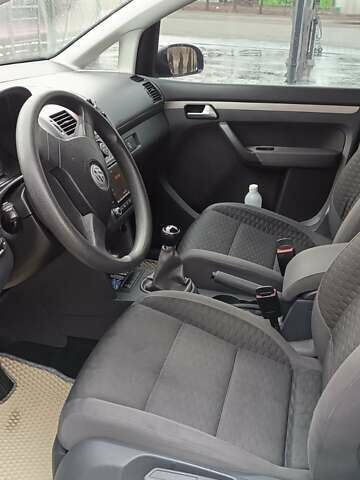 Черный Фольксваген Туран, объемом двигателя 2 л и пробегом 249 тыс. км за 8400 $, фото 26 на Automoto.ua