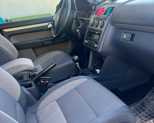 Чорний Фольксваген Туран, об'ємом двигуна 1.4 л та пробігом 212 тис. км за 6000 $, фото 3 на Automoto.ua