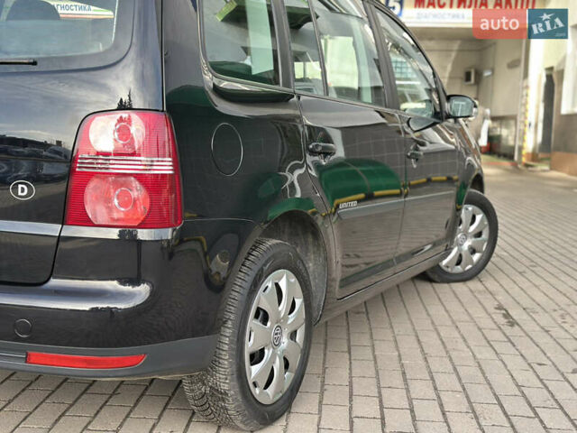 Черный Фольксваген Туран, объемом двигателя 1.6 л и пробегом 230 тыс. км за 7400 $, фото 18 на Automoto.ua