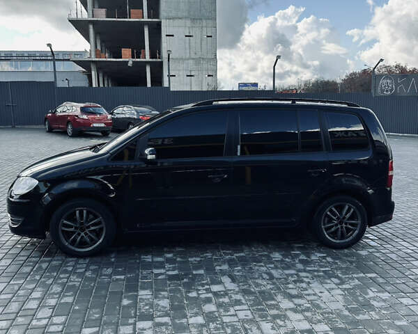 Черный Фольксваген Туран, объемом двигателя 1.39 л и пробегом 242 тыс. км за 7500 $, фото 4 на Automoto.ua