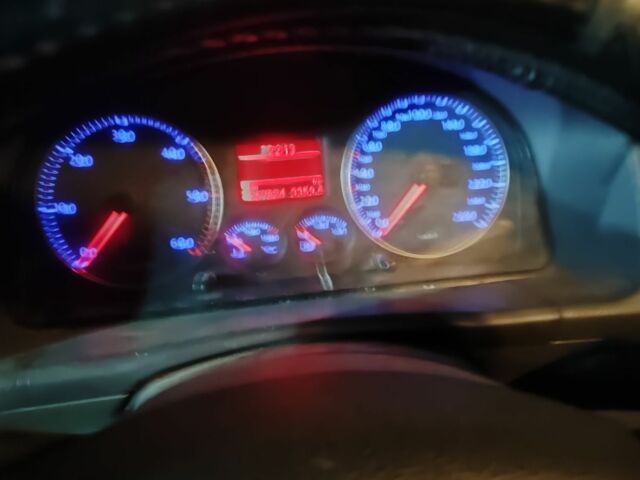 Черный Фольксваген Туран, объемом двигателя 0 л и пробегом 257 тыс. км за 7000 $, фото 4 на Automoto.ua