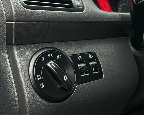 Чорний Фольксваген Туран, об'ємом двигуна 1.9 л та пробігом 124 тис. км за 8700 $, фото 18 на Automoto.ua