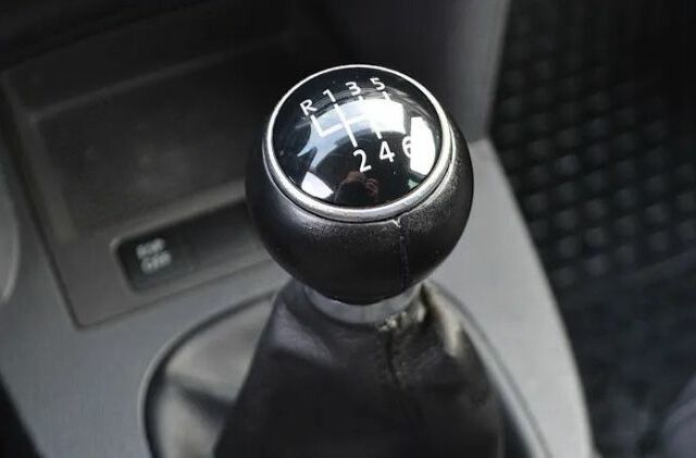 Черный Фольксваген Туран, объемом двигателя 2 л и пробегом 216 тыс. км за 5399 $, фото 15 на Automoto.ua