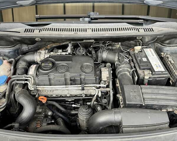 Чорний Фольксваген Туран, об'ємом двигуна 1.97 л та пробігом 313 тис. км за 7500 $, фото 15 на Automoto.ua