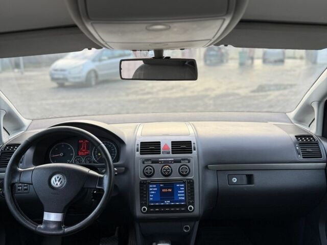 Черный Фольксваген Туран, объемом двигателя 2 л и пробегом 300 тыс. км за 3300 $, фото 6 на Automoto.ua