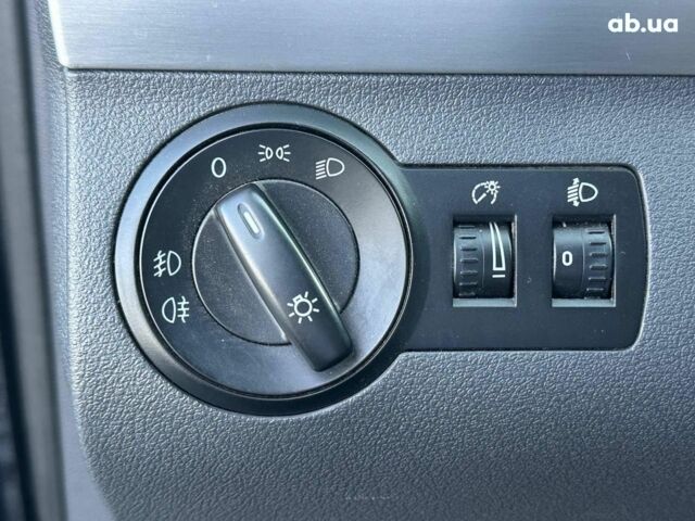 Черный Фольксваген Туран, объемом двигателя 2 л и пробегом 260 тыс. км за 7890 $, фото 19 на Automoto.ua