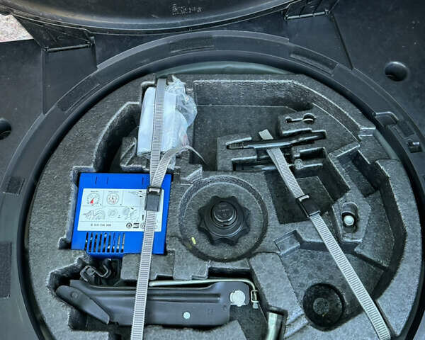 Черный Фольксваген Туран, объемом двигателя 1.4 л и пробегом 217 тыс. км за 8300 $, фото 10 на Automoto.ua