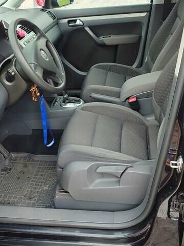 Черный Фольксваген Туран, объемом двигателя 1.97 л и пробегом 318 тыс. км за 6000 $, фото 28 на Automoto.ua