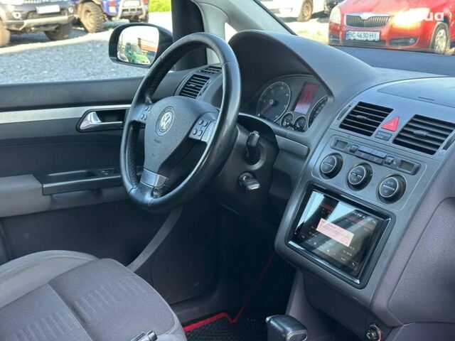 Черный Фольксваген Туран, объемом двигателя 2 л и пробегом 260 тыс. км за 7890 $, фото 28 на Automoto.ua