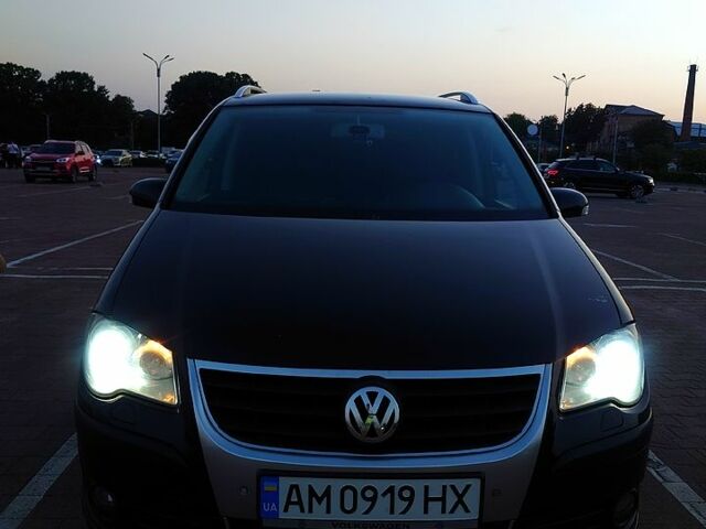 Чорний Фольксваген Туран, об'ємом двигуна 2 л та пробігом 240 тис. км за 7700 $, фото 3 на Automoto.ua