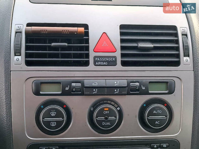 Черный Фольксваген Туран, объемом двигателя 2 л и пробегом 260 тыс. км за 9390 $, фото 28 на Automoto.ua