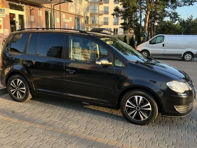 Черный Фольксваген Туран, объемом двигателя 1.4 л и пробегом 271 тыс. км за 5000 $, фото 2 на Automoto.ua