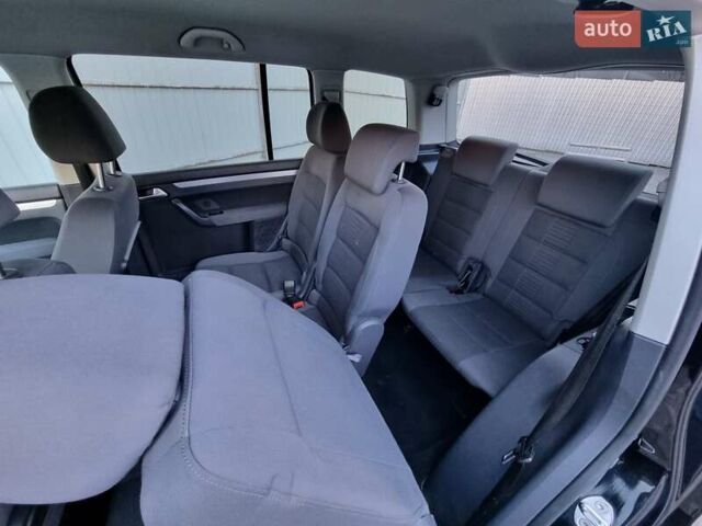 Черный Фольксваген Туран, объемом двигателя 1.4 л и пробегом 193 тыс. км за 7300 $, фото 6 на Automoto.ua