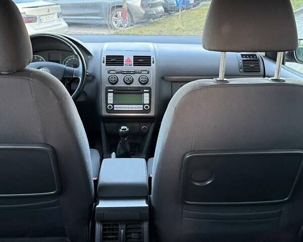 Чорний Фольксваген Туран, об'ємом двигуна 1.6 л та пробігом 178 тис. км за 7950 $, фото 36 на Automoto.ua