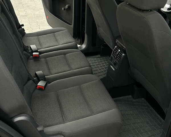 Чорний Фольксваген Туран, об'ємом двигуна 1.9 л та пробігом 124 тис. км за 8700 $, фото 29 на Automoto.ua