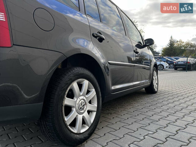 Черный Фольксваген Туран, объемом двигателя 1.39 л и пробегом 250 тыс. км за 6000 $, фото 11 на Automoto.ua