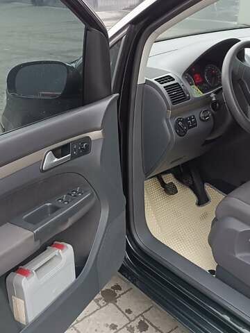 Черный Фольксваген Туран, объемом двигателя 2 л и пробегом 249 тыс. км за 8400 $, фото 18 на Automoto.ua