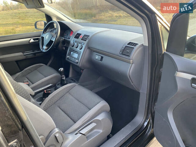 Черный Фольксваген Туран, объемом двигателя 1.9 л и пробегом 367 тыс. км за 3400 $, фото 11 на Automoto.ua