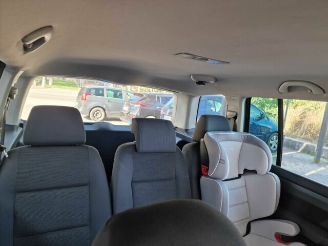 Черный Фольксваген Туран, объемом двигателя 1.6 л и пробегом 231 тыс. км за 5800 $, фото 5 на Automoto.ua