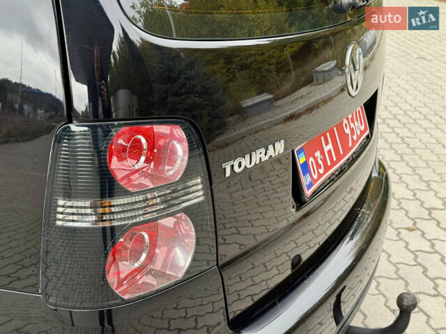 Черный Фольксваген Туран, объемом двигателя 1.6 л и пробегом 200 тыс. км за 7700 $, фото 21 на Automoto.ua