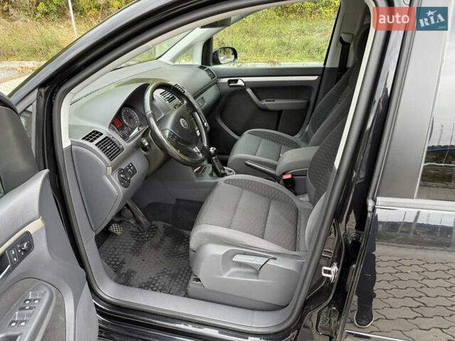 Черный Фольксваген Туран, объемом двигателя 1.6 л и пробегом 200 тыс. км за 7700 $, фото 25 на Automoto.ua