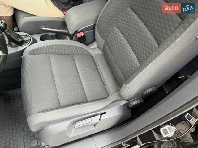 Чорний Фольксваген Туран, об'ємом двигуна 1.6 л та пробігом 200 тис. км за 7950 $, фото 44 на Automoto.ua