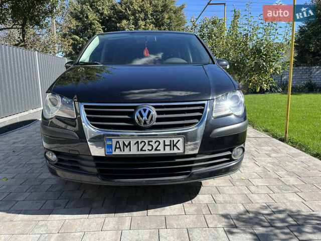 Чорний Фольксваген Туран, об'ємом двигуна 1.6 л та пробігом 227 тис. км за 7500 $, фото 1 на Automoto.ua