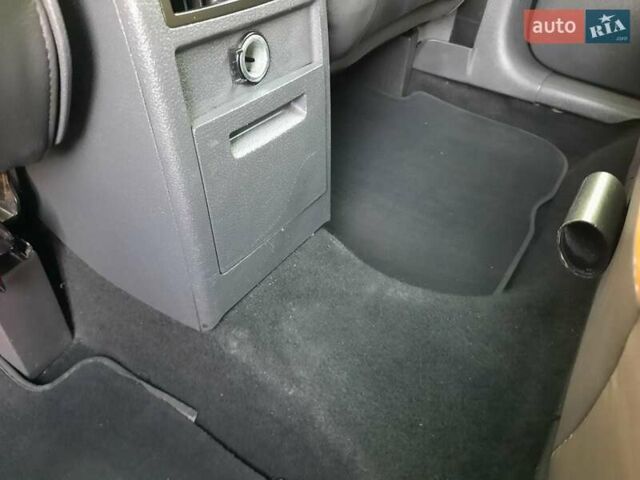 Черный Фольксваген Туран, объемом двигателя 1.6 л и пробегом 213 тыс. км за 8550 $, фото 88 на Automoto.ua