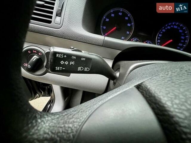 Чорний Фольксваген Туран, об'ємом двигуна 1.6 л та пробігом 221 тис. км за 7750 $, фото 57 на Automoto.ua