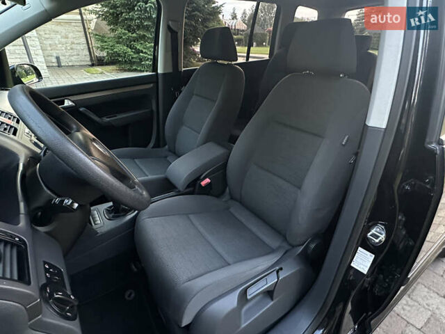 Черный Фольксваген Туран, объемом двигателя 1.6 л и пробегом 220 тыс. км за 7700 $, фото 28 на Automoto.ua