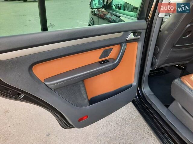 Черный Фольксваген Туран, объемом двигателя 1.6 л и пробегом 213 тыс. км за 8550 $, фото 76 на Automoto.ua