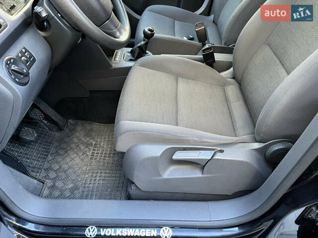 Чорний Фольксваген Туран, об'ємом двигуна 1.6 л та пробігом 227 тис. км за 7500 $, фото 24 на Automoto.ua