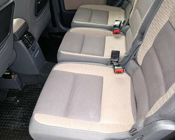 Черный Фольксваген Туран, объемом двигателя 1.6 л и пробегом 222 тыс. км за 7600 $, фото 29 на Automoto.ua