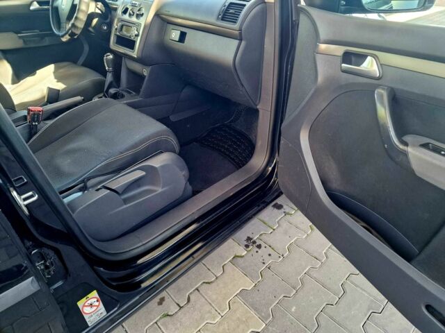 Черный Фольксваген Туран, объемом двигателя 1.6 л и пробегом 231 тыс. км за 5800 $, фото 3 на Automoto.ua