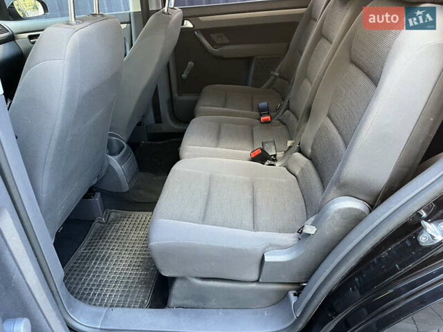 Чорний Фольксваген Туран, об'ємом двигуна 1.6 л та пробігом 227 тис. км за 7500 $, фото 27 на Automoto.ua